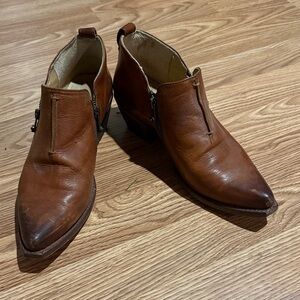 Frye women’s Tan Leather Zip Boots
